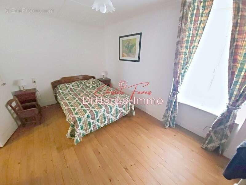 Maison à SAINT-GEORGES-DE-REINTEMBAULT