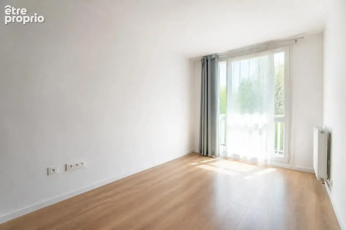 Appartement de trois pièces ! Copropriété familiale avec ravalem - photo 4