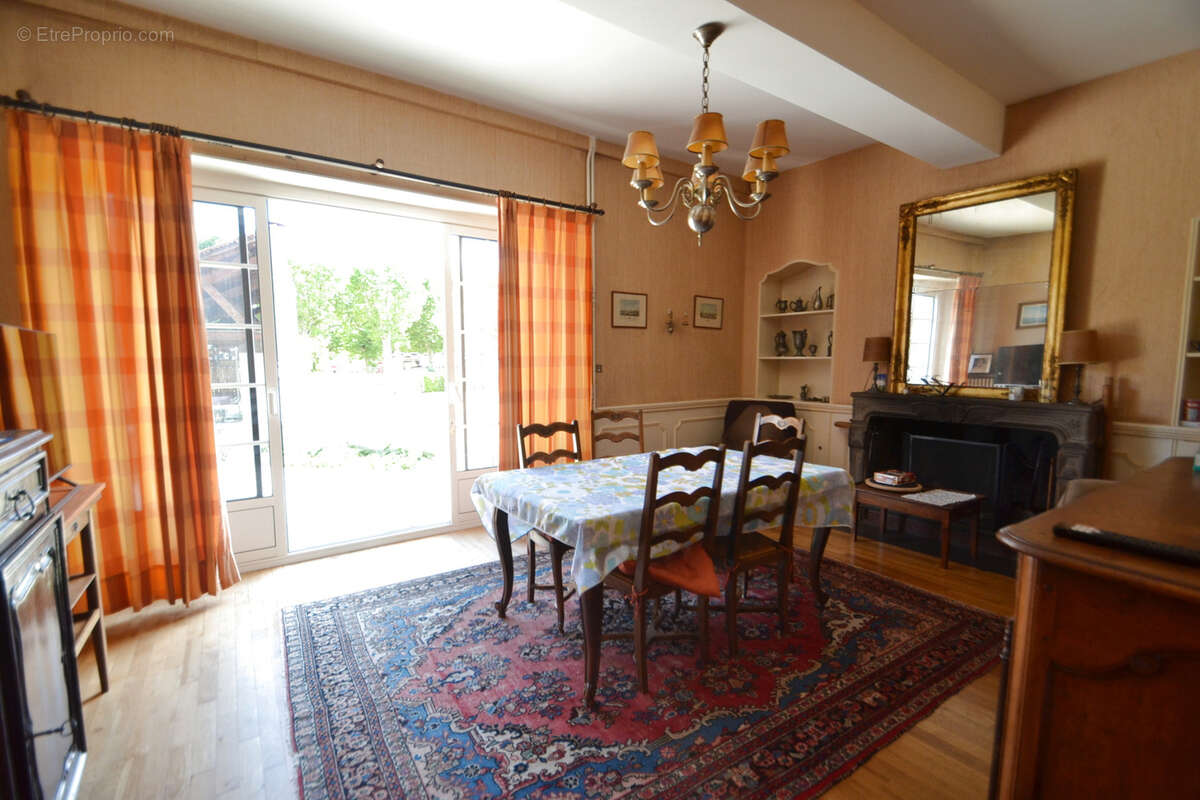 GANNAT, très belle demeure de 275 m2 habitables - photo 3