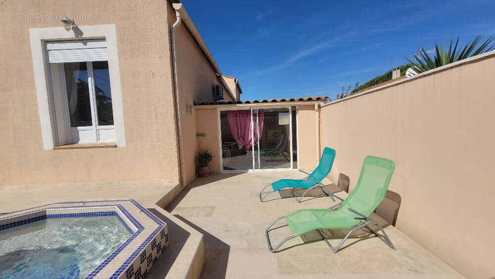 Maison à SAINTE-VALIERE