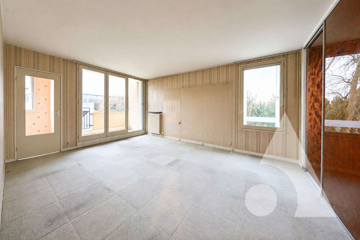 Appartement à CORBEIL-ESSONNES