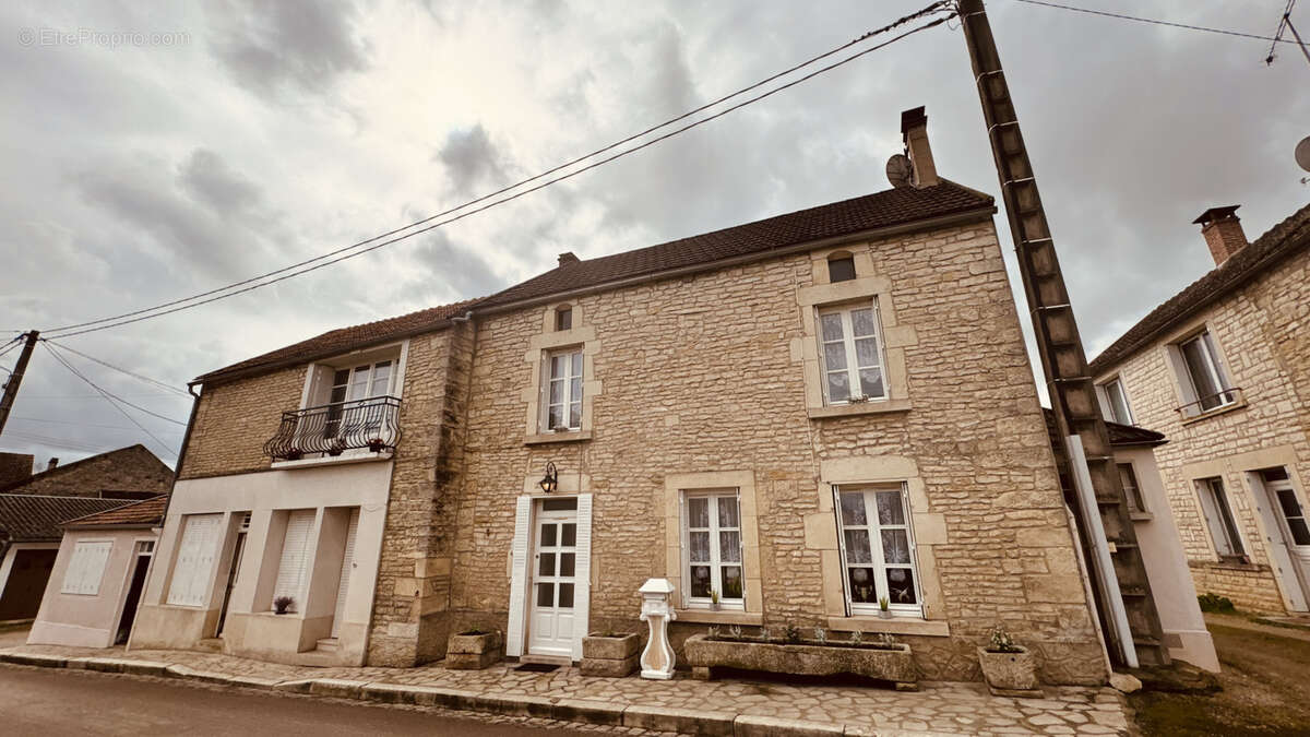 Maison en pierres apparentes située dans la vallée du Serein à MASSANGIS 165 580  €  F.A.I. - photo 4