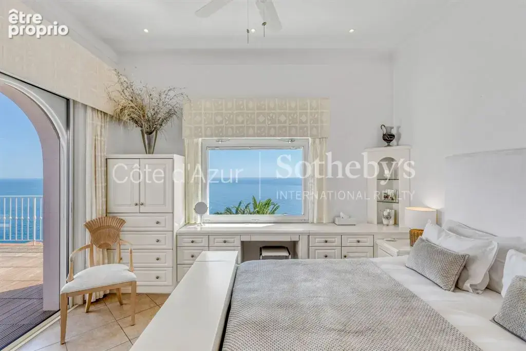 À vendre – Villa de charme avec vue mer et massif de l’Estérel, dans domaine sécurisé au Trayas - photo 13