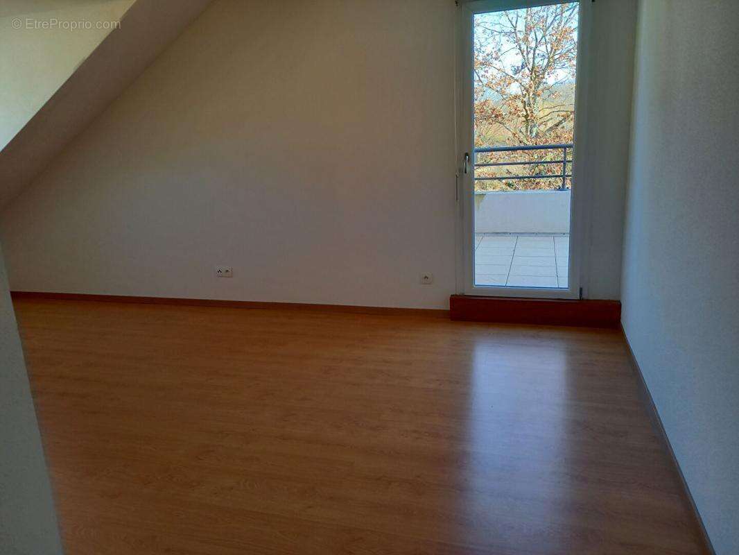 Appartement à MISEREY-SALINES