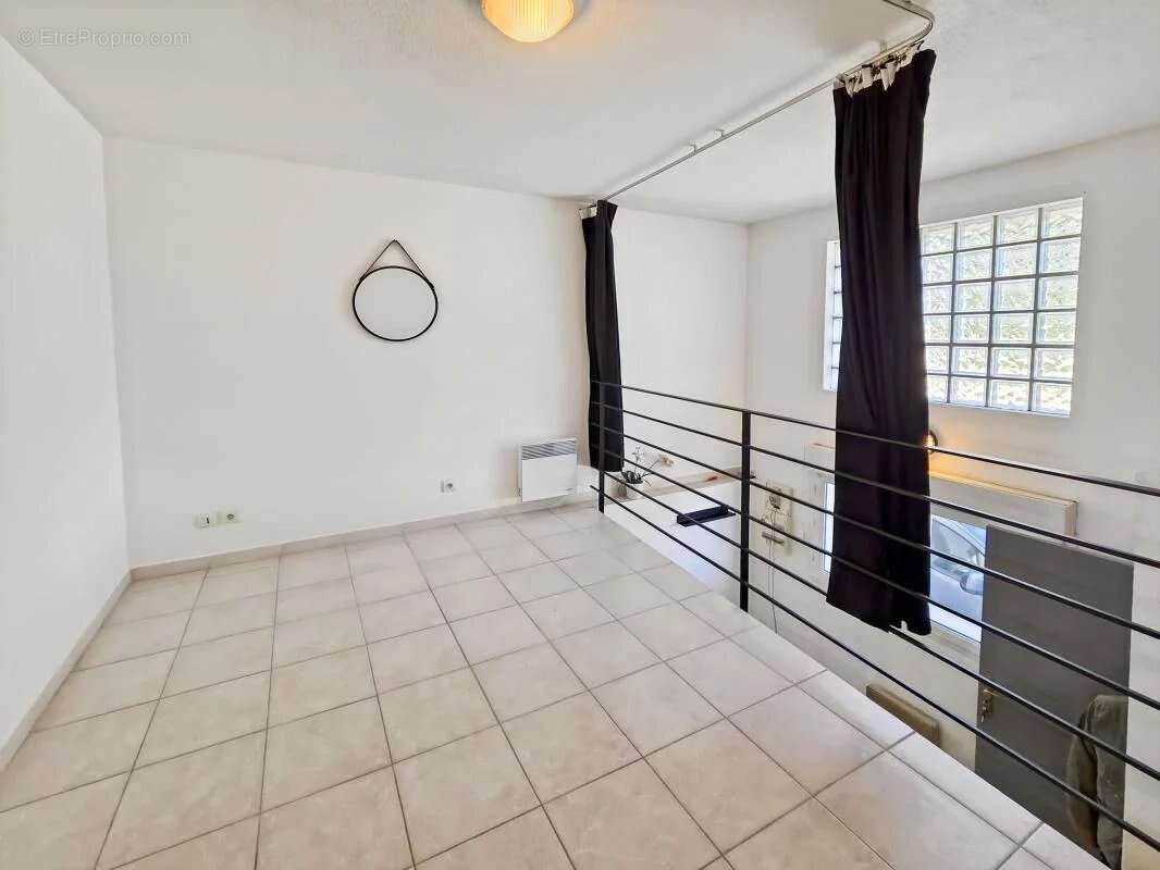 Appartement à VILLENEUVE-LES-AVIGNON