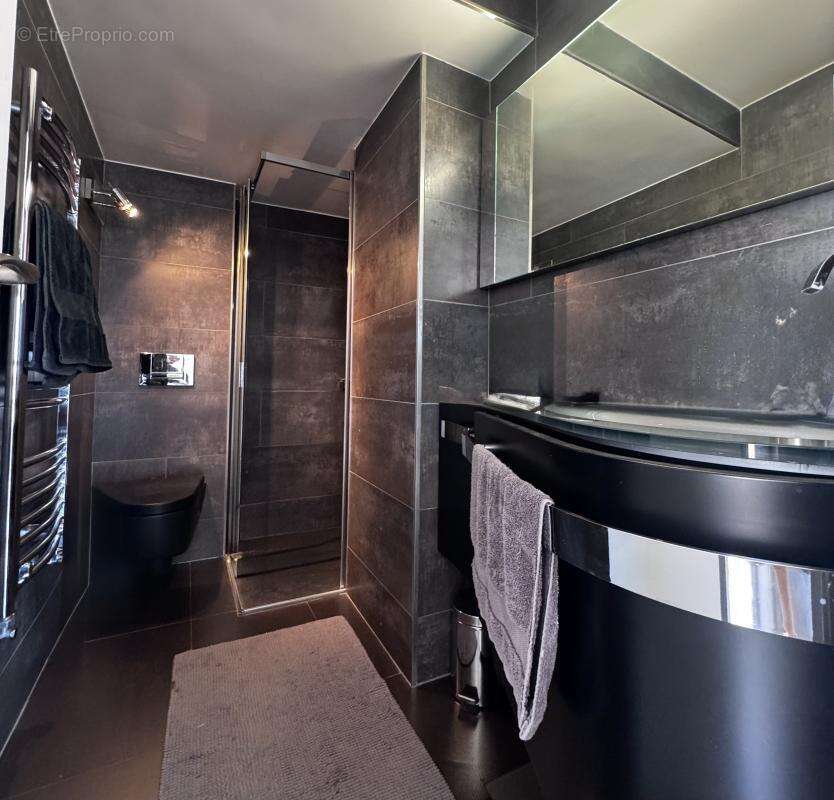 Appartement à LEVALLOIS-PERRET