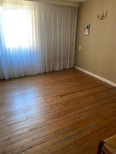 Appartement à COURS-LA-VILLE