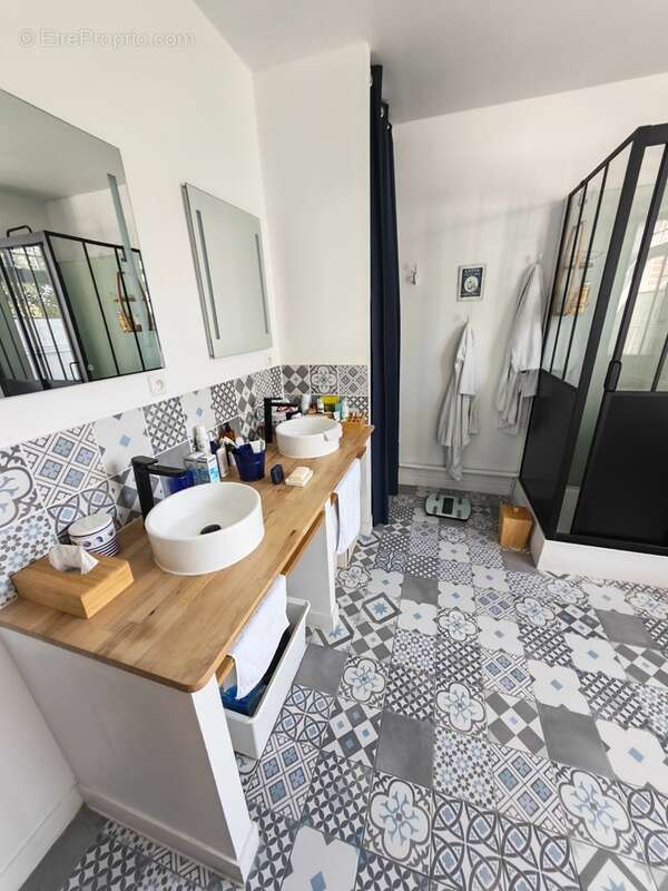 Maison bourgeoise de caractère  sur 3 niveaux–7 chambres – 2 salles d'eau,2 WC  Idéale pour une grande famille ou un investisseu - photo 18