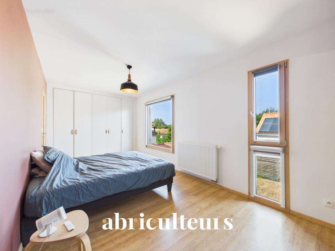Maison familiale d'architecte de 219M2 en vente à Rezé, rue de l’Aérodrome (44400) - photo 11