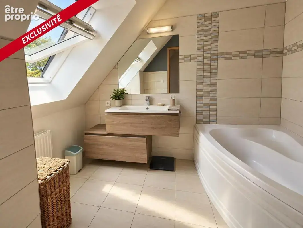 Maison familiale 4 chambres, bureau et jardin clos - photo 13