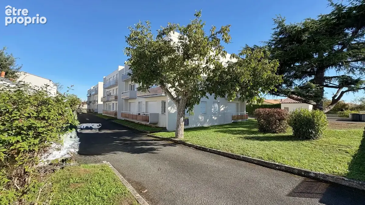 NIORT - Appartement T2 de 46m2 avec place de parking et balcon - photo 2