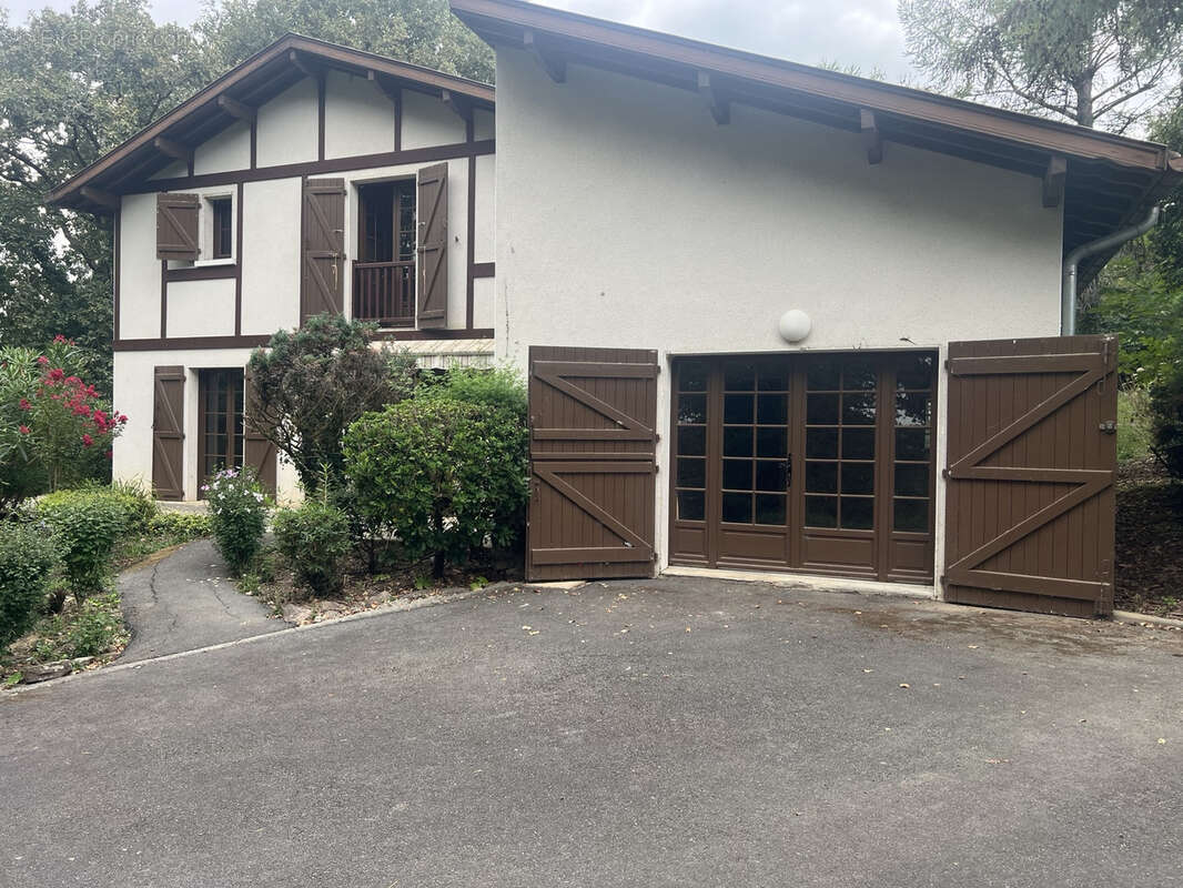 Maison familiale de caractère sur vaste terrain arboré - photo 10