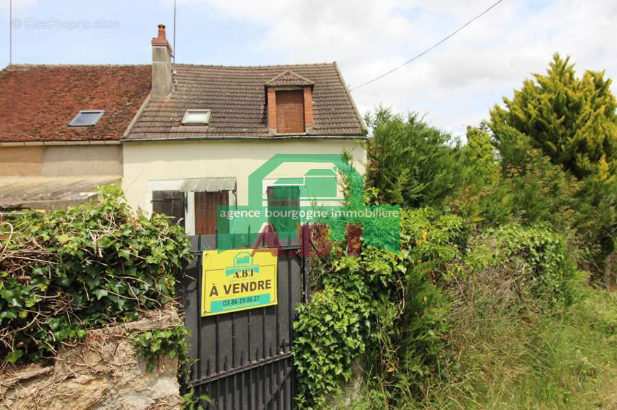 Maison à VARZY
