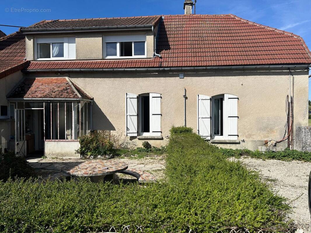 Maison à ETRELLES-SUR-AUBE