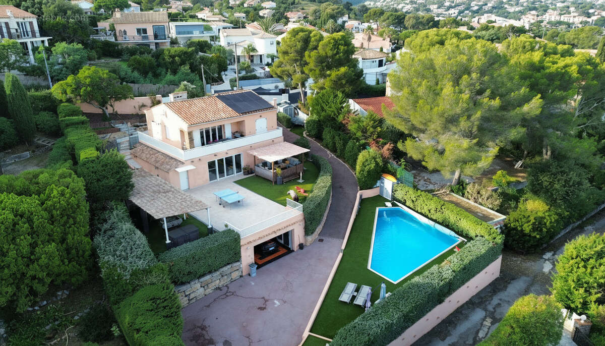 Maison à ROQUEBRUNE-SUR-ARGENS