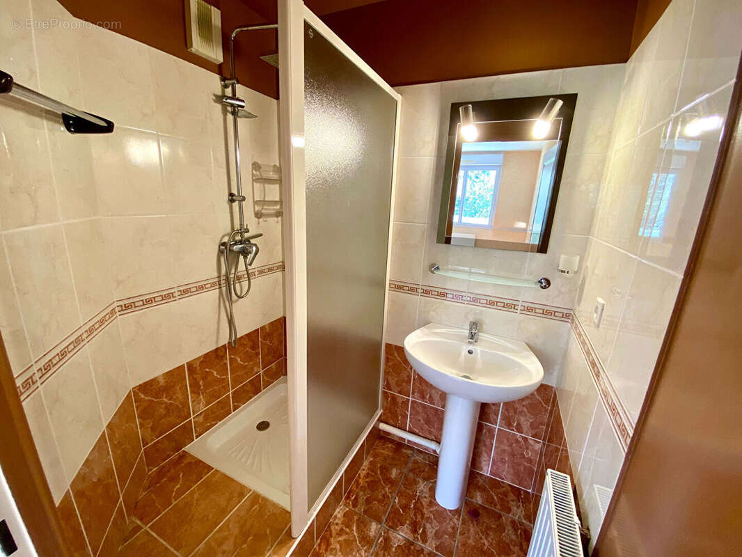 CHAMALIÈRES LIMITE ROYAT / Appartement d'exception à vendre dans un secteur prisé, avec vues dégagées, terrasses et stationnemen - photo 16