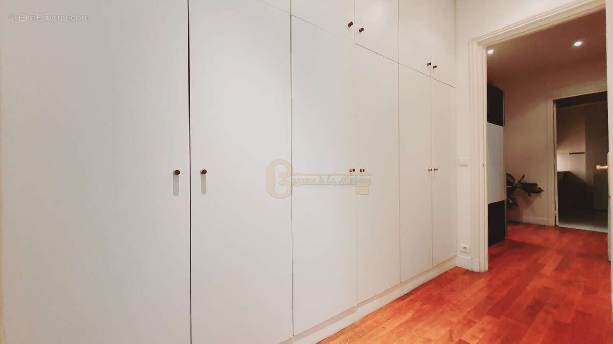 Appartement à PARIS-8E