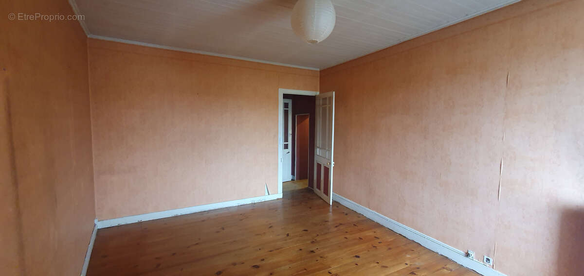 Maison à SAINT-MEME-LES-CARRIERES