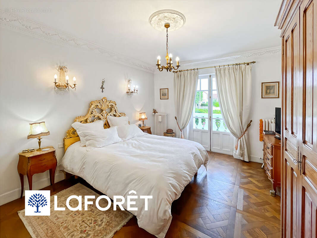 Maison à SAINTE-GENEVIEVE-DES-BOIS