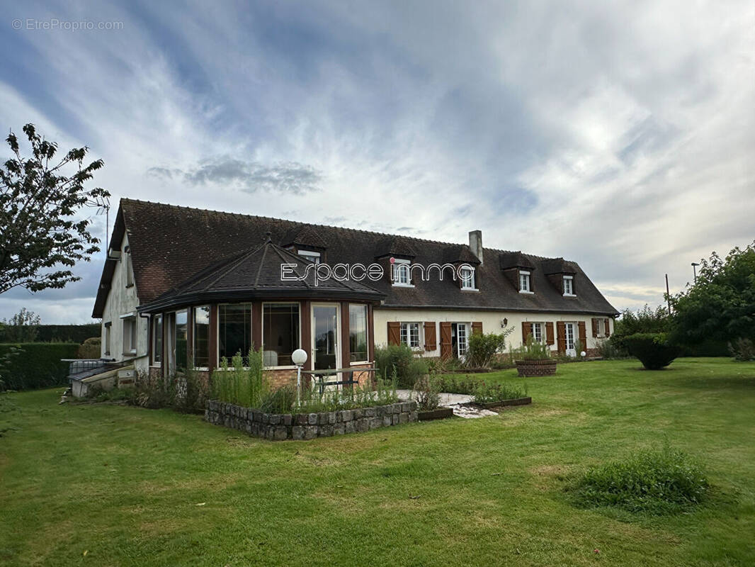 Maison à MAUQUENCHY