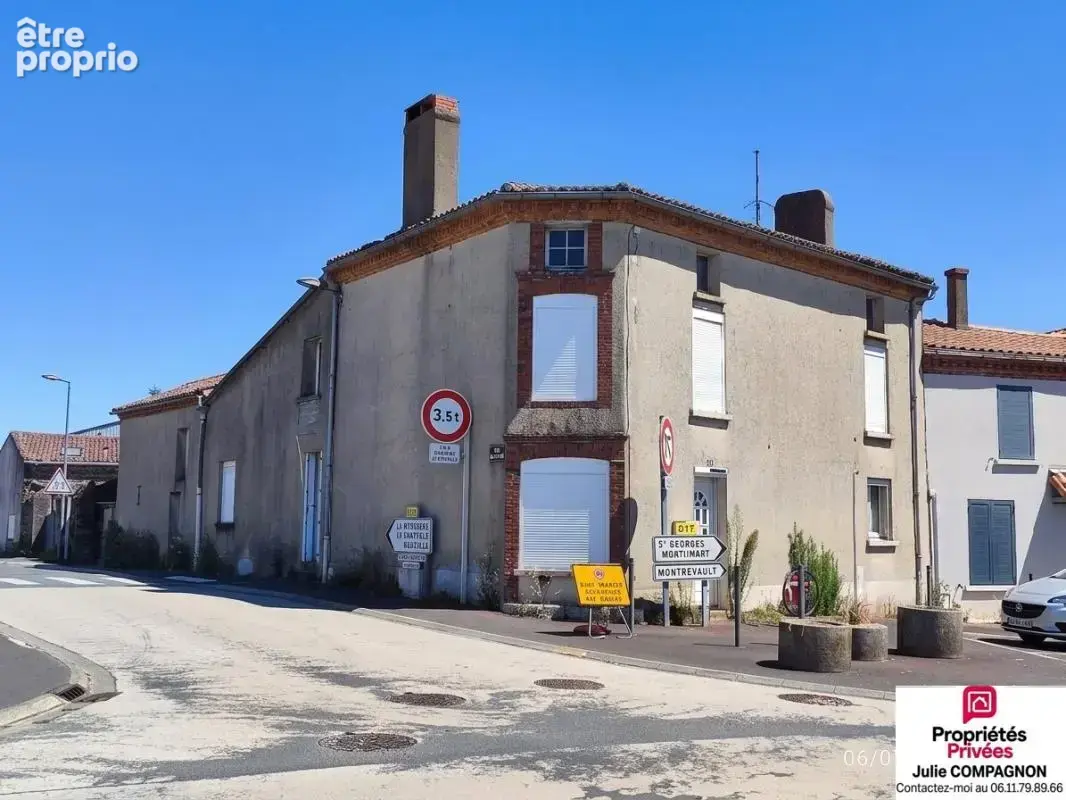 Maison à MONTREVAULT