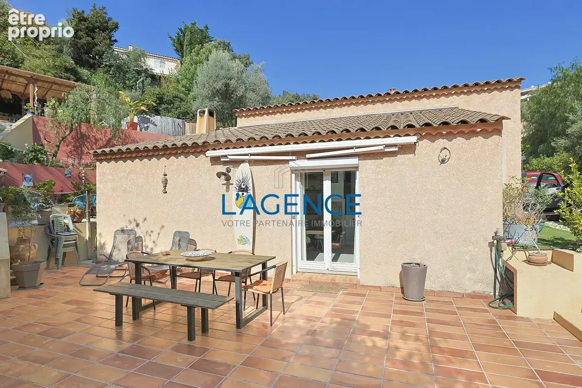 Hyères proche centre villa de charme 120m2 sur 1100m2 de terrain à voir au plus vite. - photo 9