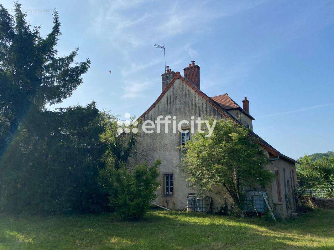Maison à OUROUX-SOUS-LE-BOIS-SAINTE-MARIE