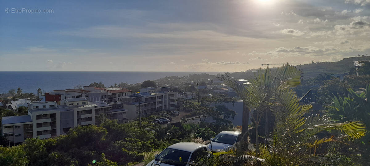 Terrain à SAINT-PIERRE