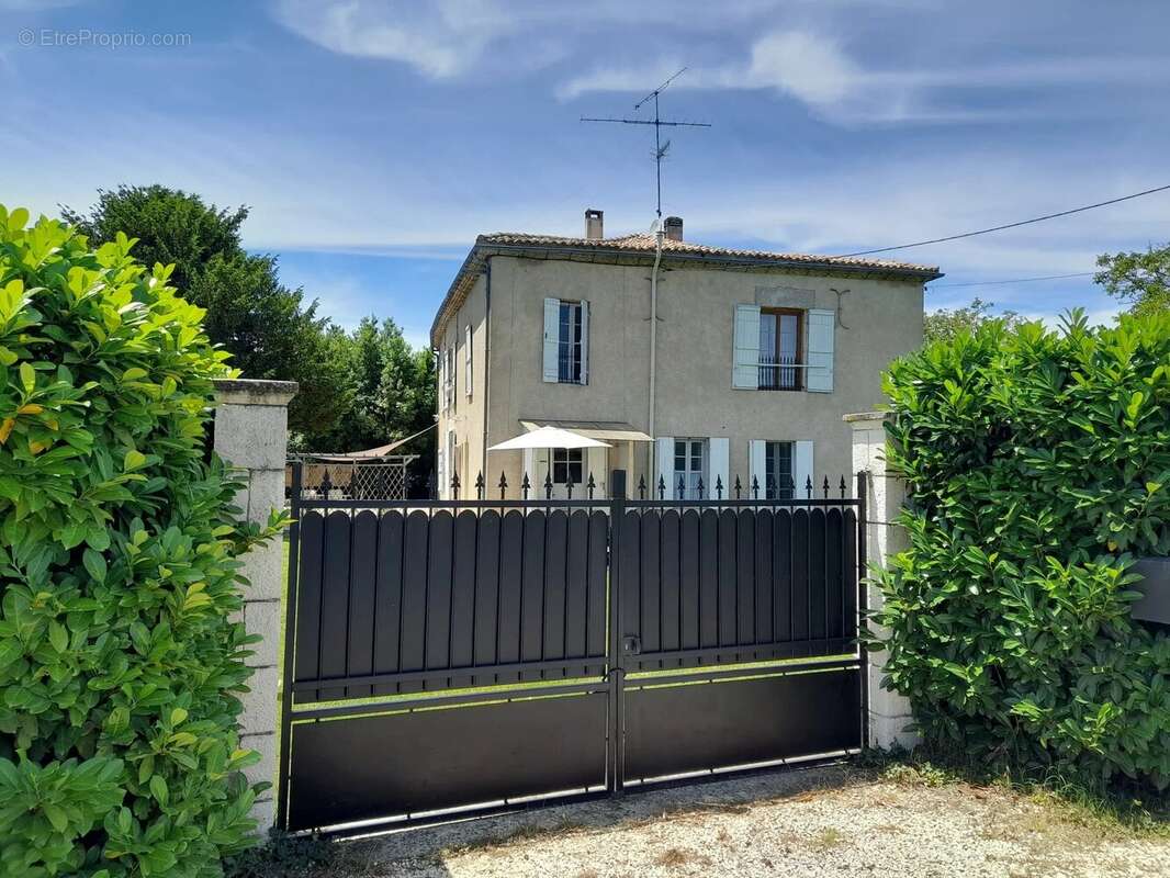 Maison à SERRES-ET-MONTGUYARD