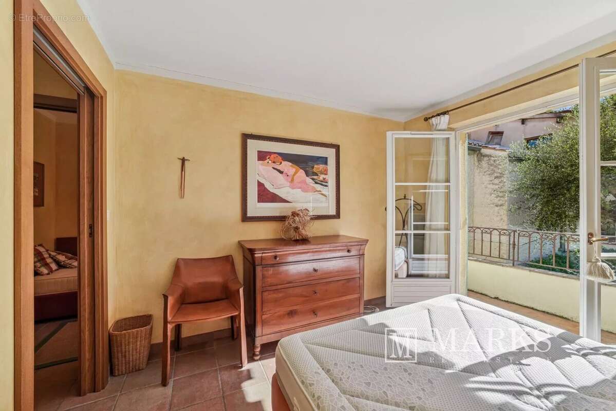 Appartement 3 chambres en centre-ville avec trois balcons - photo 9