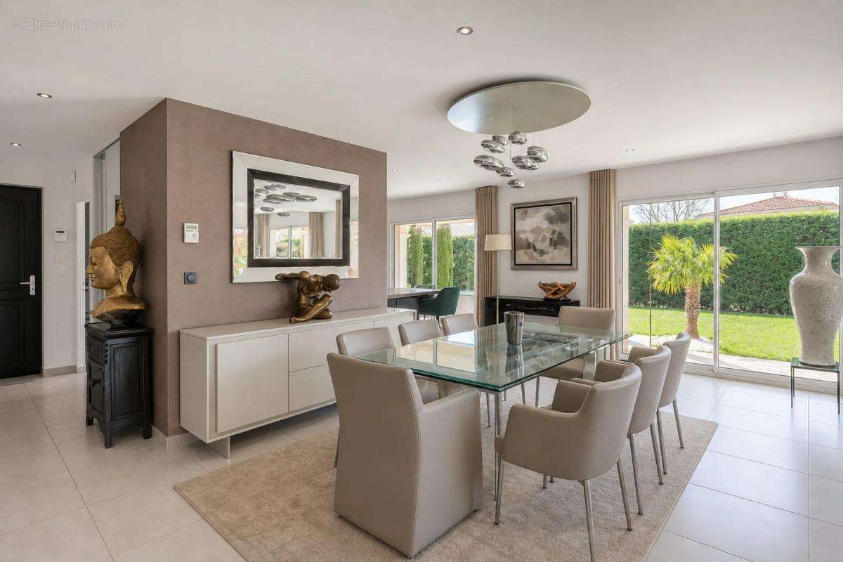 Maison familiale de 176m² – Matériaux de qualité, aucun travaux, cadre très paisible - photo 6