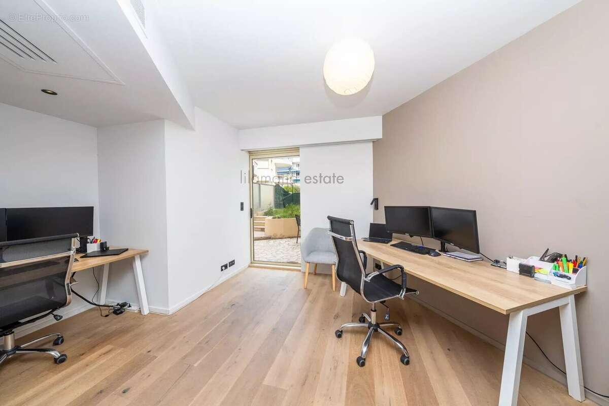 Exclusivite - cannes - pointe croisette - rdj vue mer 168 m² - photo 22