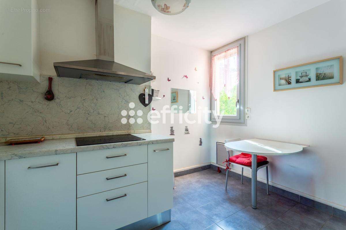 Appartement à SAINT-GENIS-LAVAL