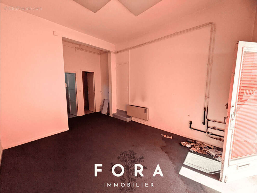 Commerce à CONDE-SUR-NOIREAU