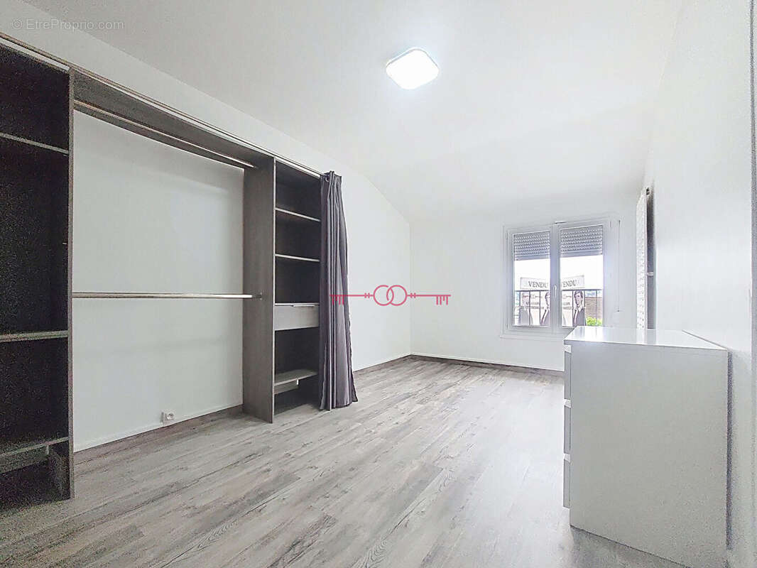Maison familiale 4 chambres Tinqueux 7 pièce(s) 140 m2 - photo 9