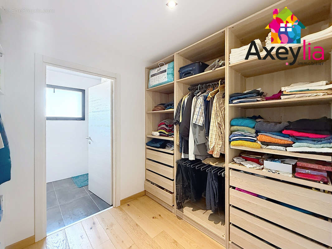 Maison à COMMELLE-VERNAY