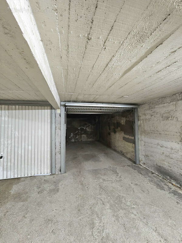 Parking à SAINT-ETIENNE