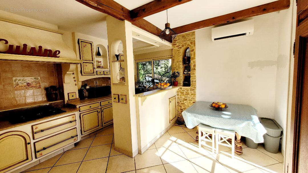 Maison à UCHAUX