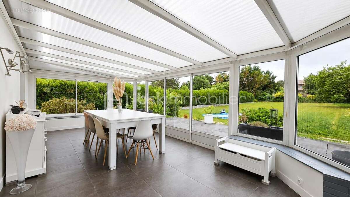 Maison familiale de 160 m² avec sous-sol total - photo 7