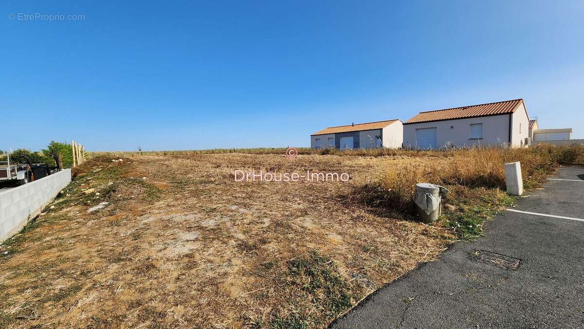 Terrain 562 m² à Saint-Jean-De-Beugne  - photo 3