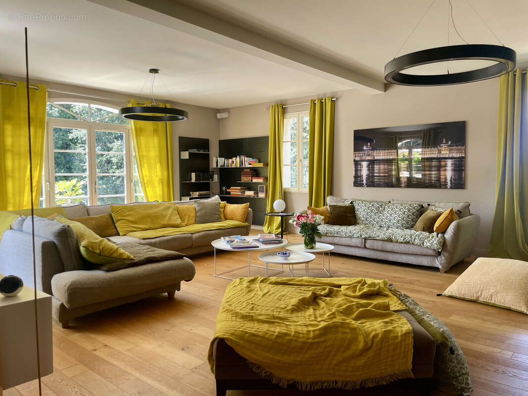 Maison à SAINT-YRIEIX-SUR-CHARENTE