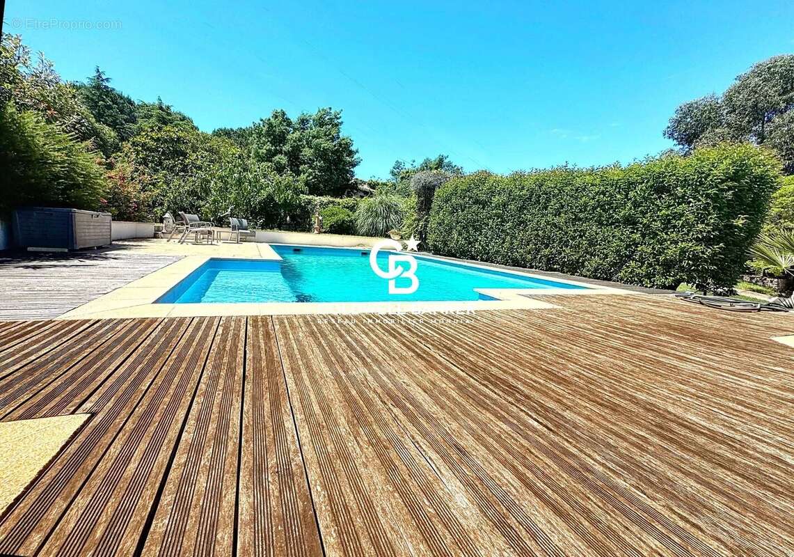 Maison à PUGET-SUR-ARGENS