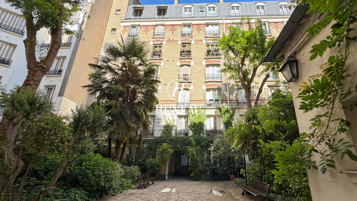 Appartement à PARIS-14E