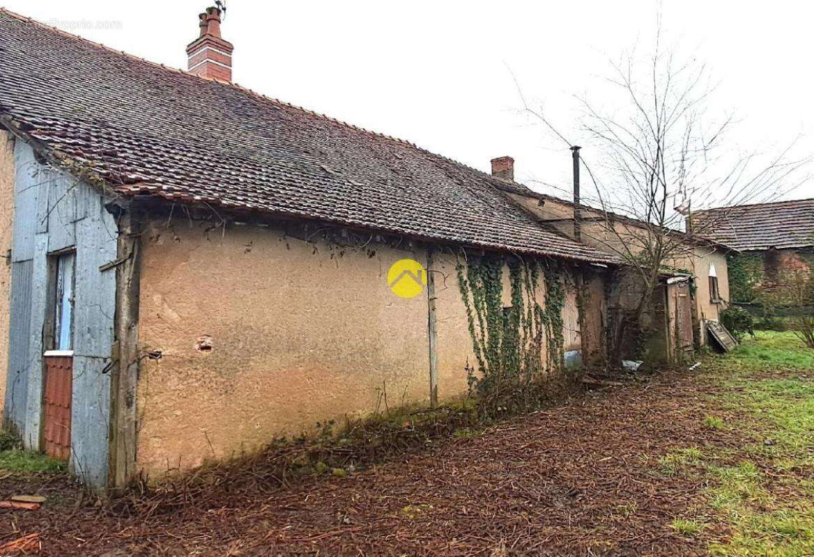 Maison à AINAY-LE-CHATEAU