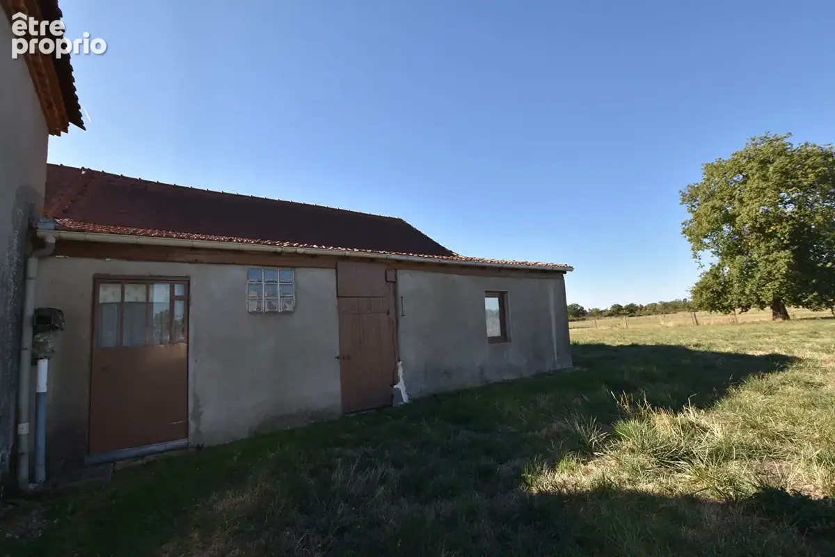 Corps de ferme avec grand terrain et dépendances - photo 8