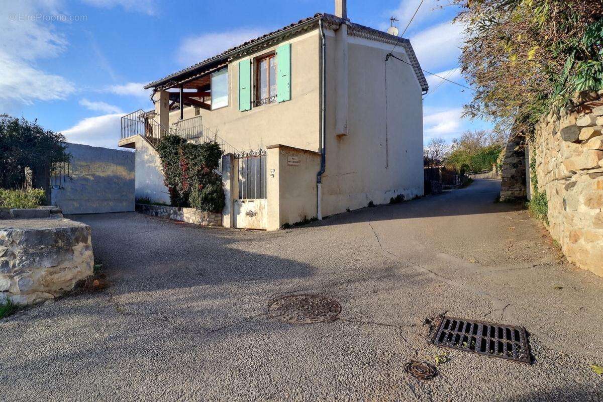 Maison avec studio + vastes dépendances ? Fort potentiel ? Lanas (07200) - photo 2