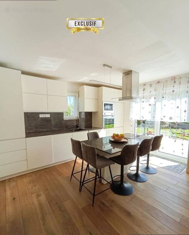 Maison à COLLONGES-SOUS-SALEVE