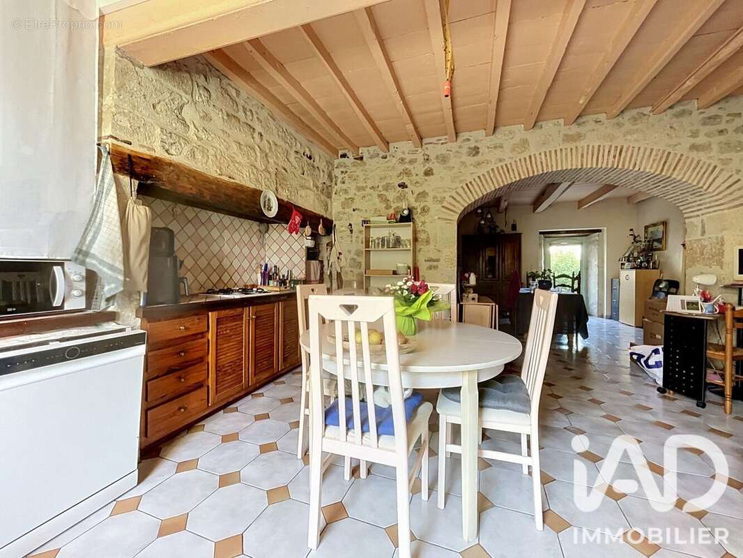 Maison 160 m² à La Sauvetat-De-Saveres  - photo 8