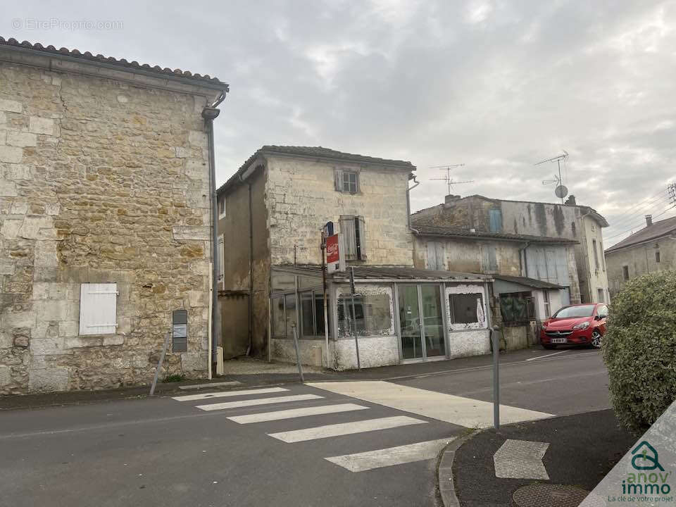 Appartement à GOND-PONTOUVRE