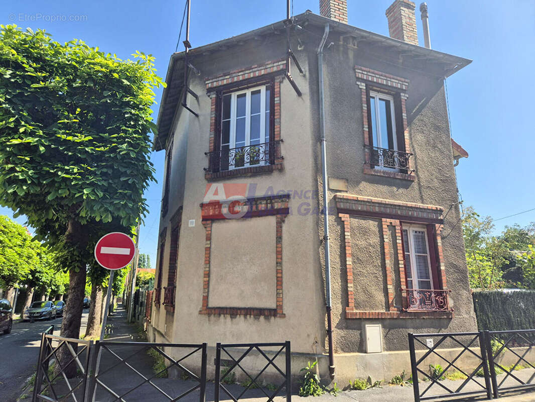 Appartement à SARTROUVILLE